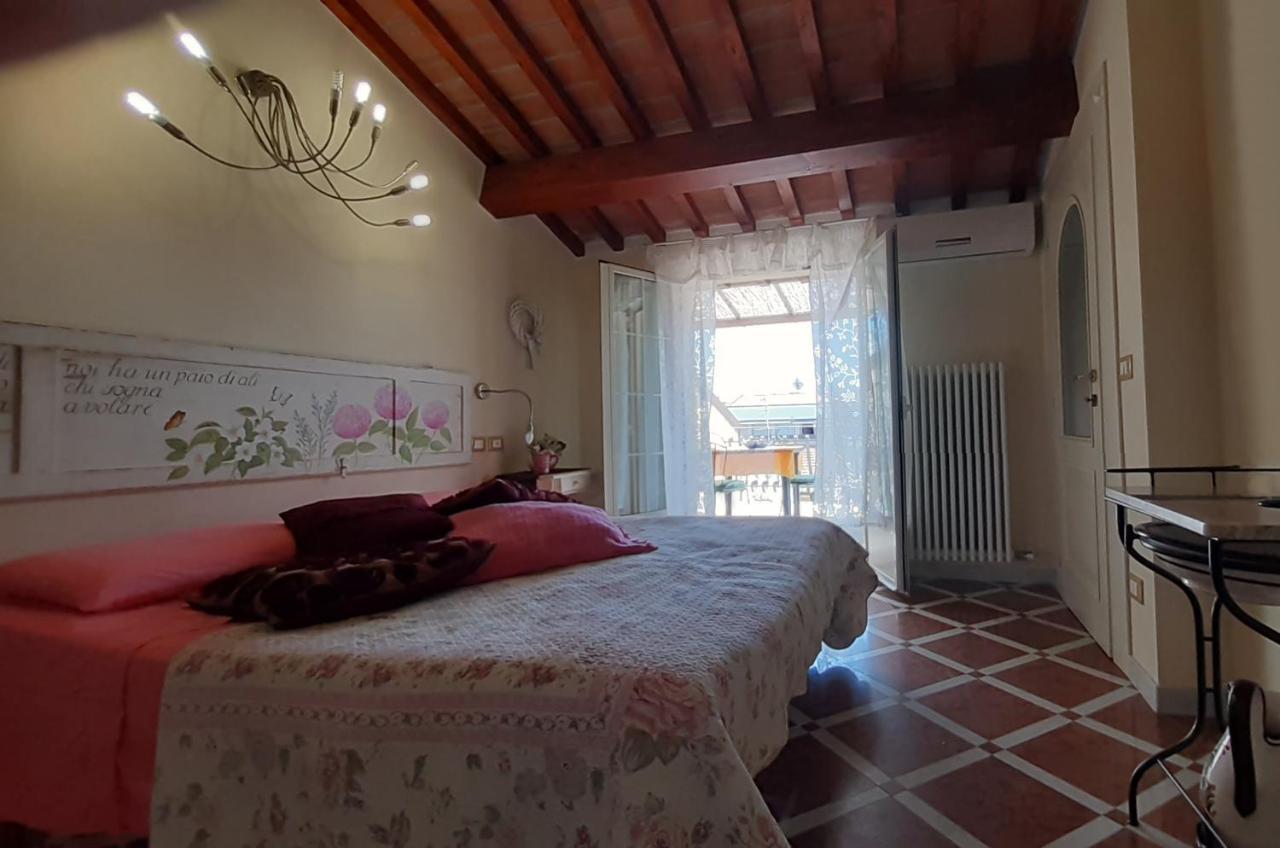Villino San Martino 350M Dal Mare With Covered Parking 维亚雷焦 外观 照片