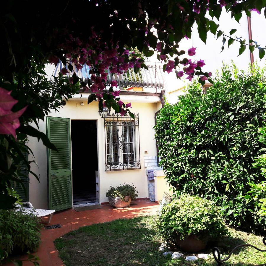 Villino San Martino 350M Dal Mare With Covered Parking 维亚雷焦 外观 照片